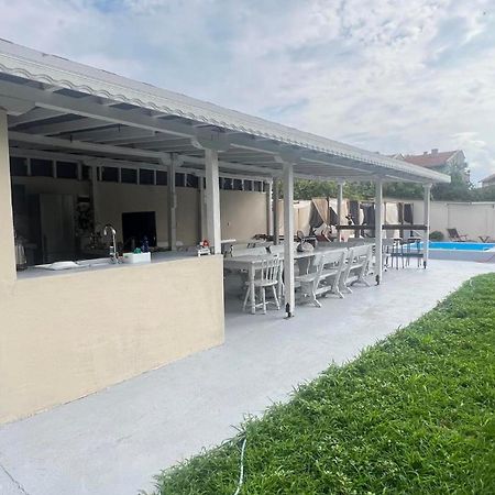 Family Hotel Malibu 切尔诺莫雷茨 外观 照片